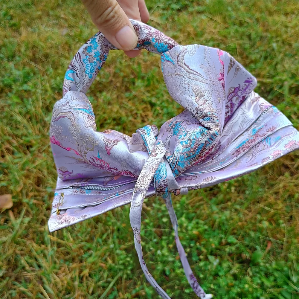 GoRGEoUS Asian inspired satin jewelry or makeup bag w pockets, jewelry bag